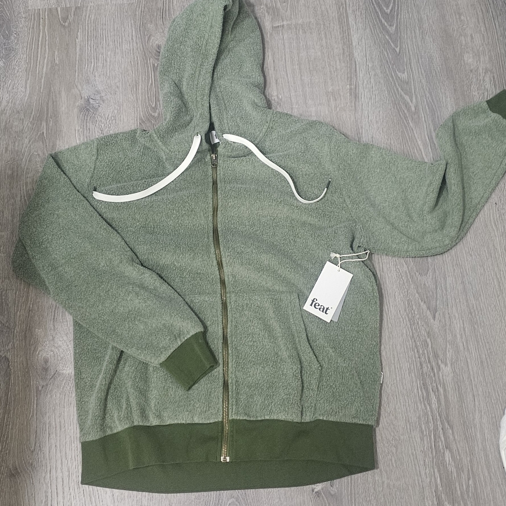 NWT  Feat: Unisex Blanket-Blend‎ Zip Up Hoodie Size L, Color Iguana